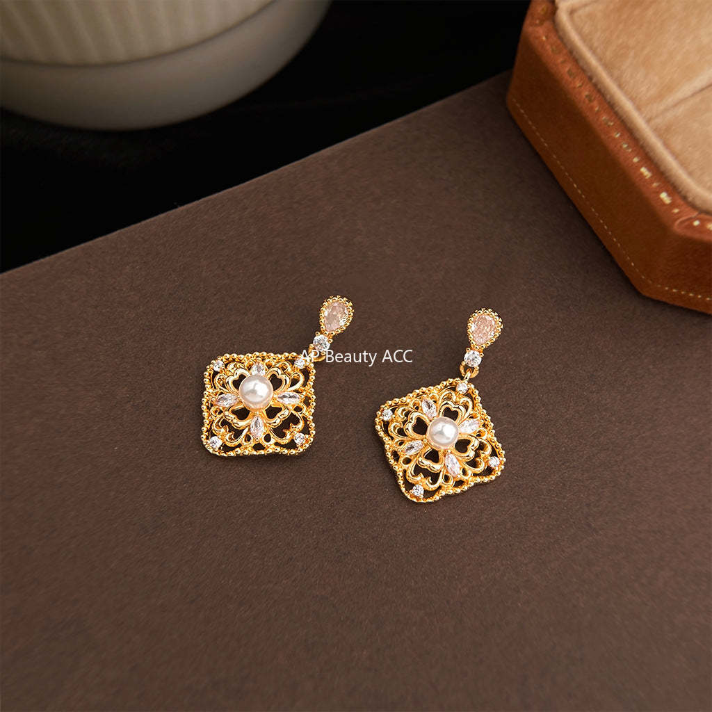 A廠-原創時尚高級感輕奢風925銀針鑲嵌鋯石方形幾何紋樣新耳飾 耳環「7195」25.12-1