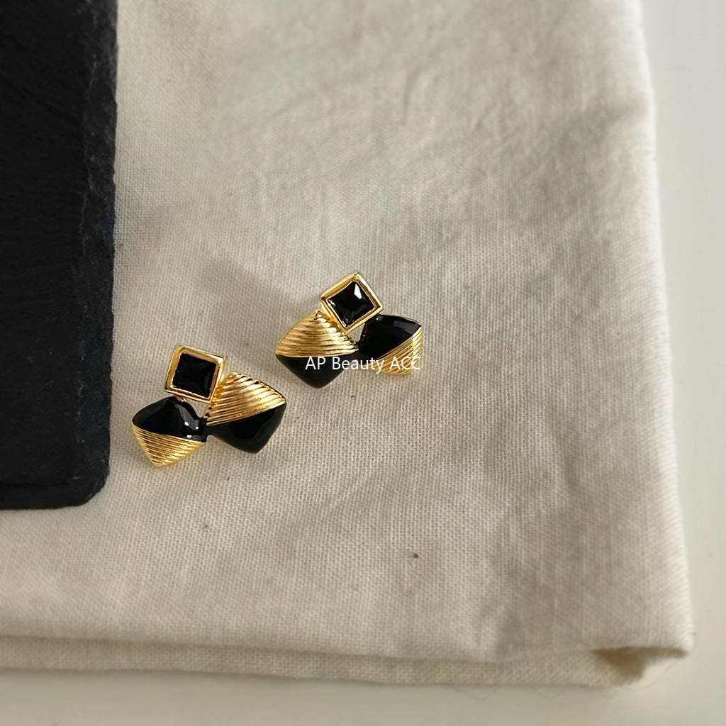 A廠-原始時尚高級感925銀針黑色琺瑯滴釉幾何鋯石耳環女 通勤方形耳飾「7182」25.12-1