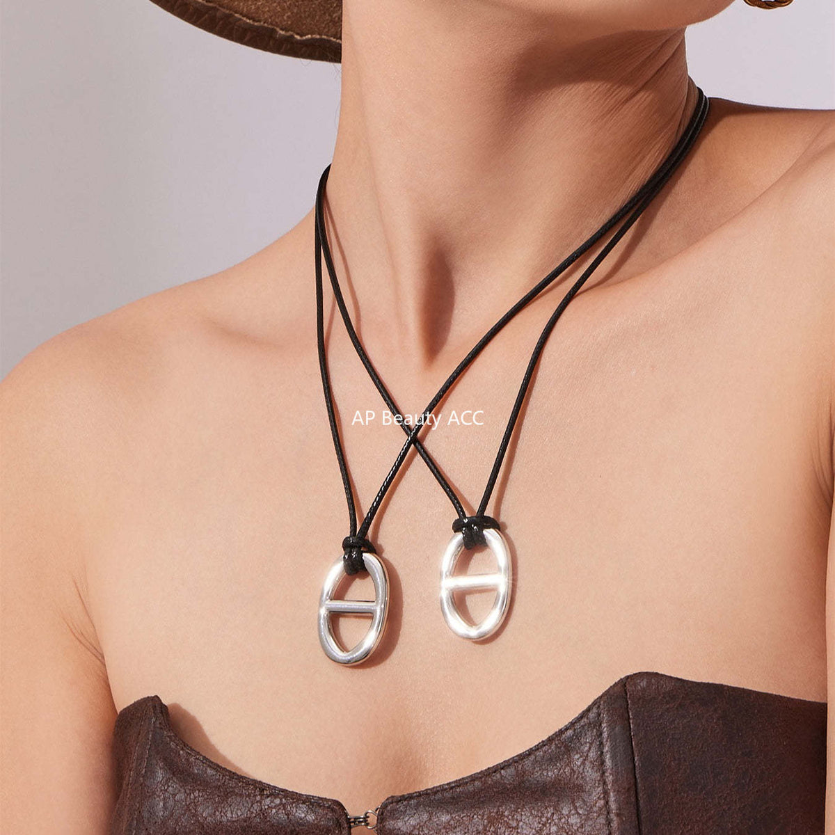 B廠-跨境新款不鏽鋼豬鼻子吊墜長款皮繩項鍊疊戴個性百搭毛衣鏈「P1701」25.11-3