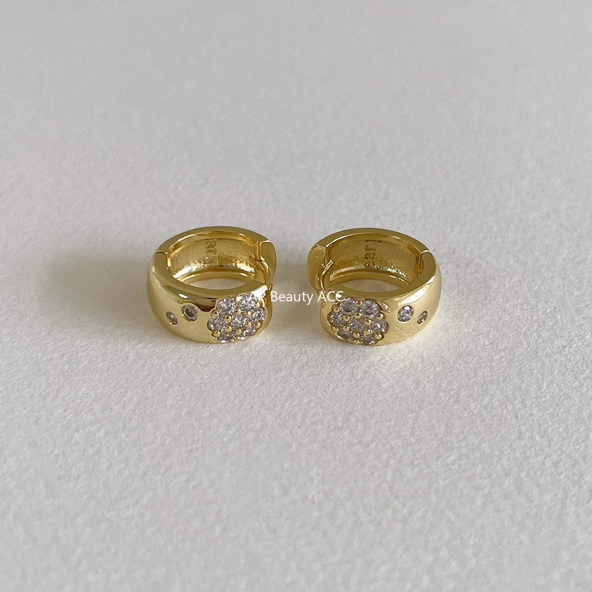 C廠-925銀針鋯石印花耳環女輕奢高級感秋冬氣質耳圈復古歐美字母耳飾「EH-4197」25.11-2