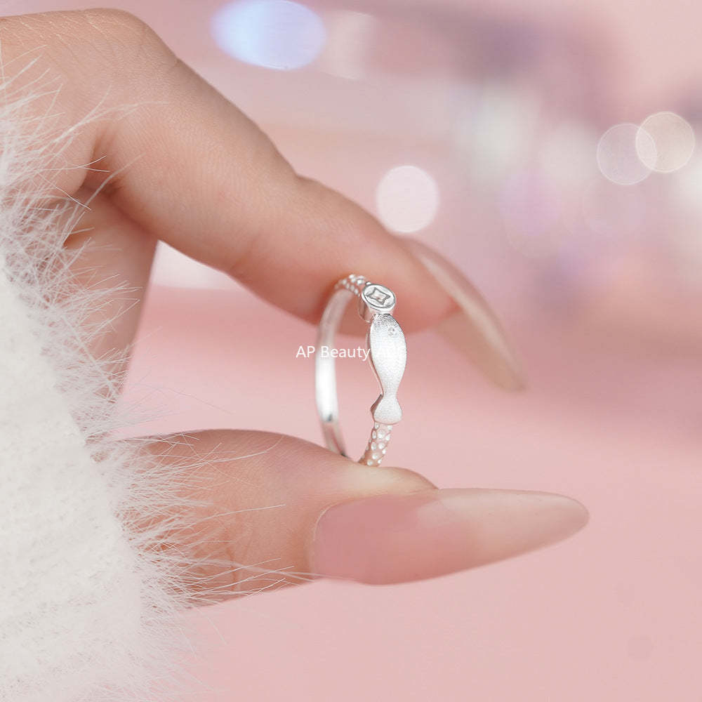 D廠-足銀S999小魚錢幣鋯石拉絲戒指可愛小眾設計感高級唯美手飾「YC4140R_1」25.11-4