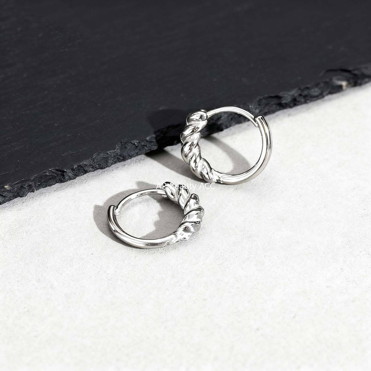 G廠-不鏽鋼男士日常通勤潮流耳飾麻花百搭造型感耳圈鋼色「EH-840」25.12-1