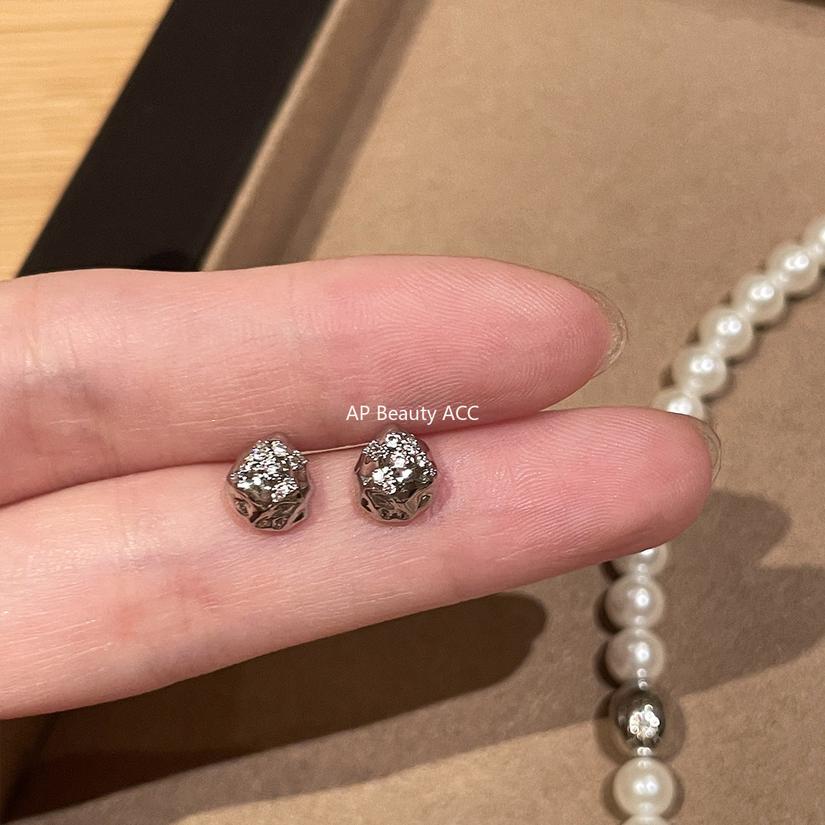 C廠-韓版不規則熔岩質感銀針耳釘女ins風小眾設計感高級爆閃鋯石耳環「EH-4004」25.11-2