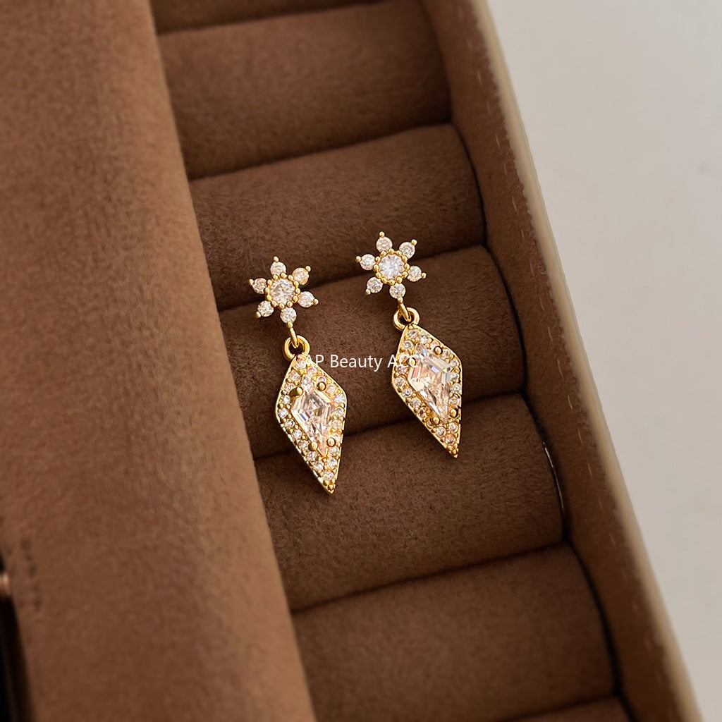 A廠-雪花冰晶微鑲鋯石時尚高級感輕奢風925銀針工廠耳環 小巧熱賣耳環「7079」25.11-2