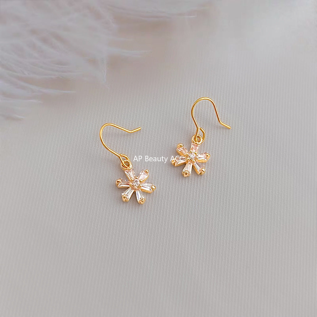 A廠-微鑲鋯石簡約小雪花極簡主義新款工廠耳環清新甜美小巧耳環飾品女「7061」25.11-2