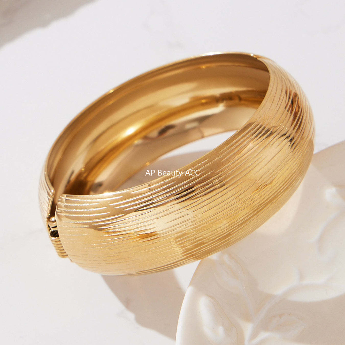 B廠-ins輕奢時尚百搭紋理側開口手鐲不鏽鋼材質鍍18k真金不掉色「Z499」25.10-5