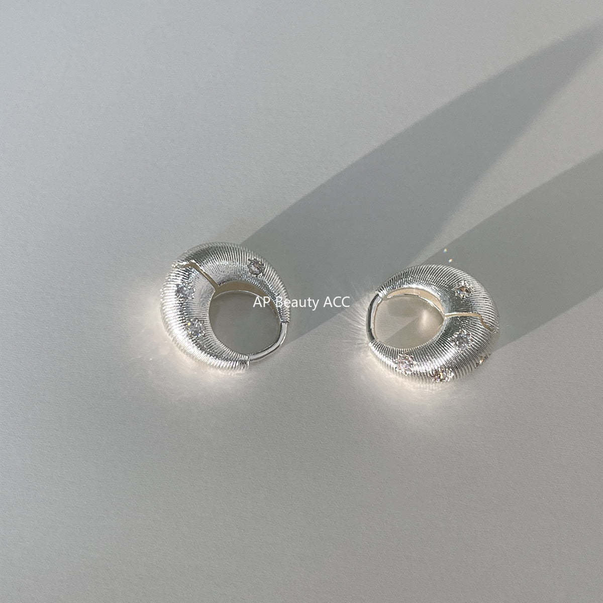 C廠-韓版竪紋八芒星鋯石耳環女小眾設計感輕奢個性甜酷耳圈高級感耳飾「EH-4097」25.12-1