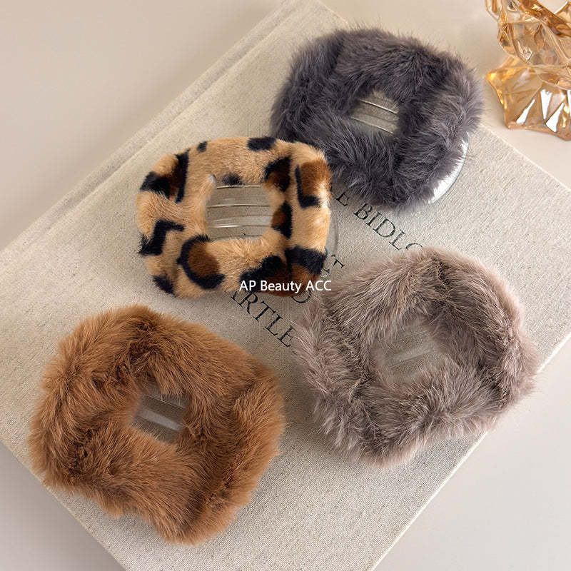 E廠-秋冬橢圓毛絨髮夾女後腦勺高級感毛毛鯊魚夾大號盤髮量多豹紋夾子「26154」25.11-1