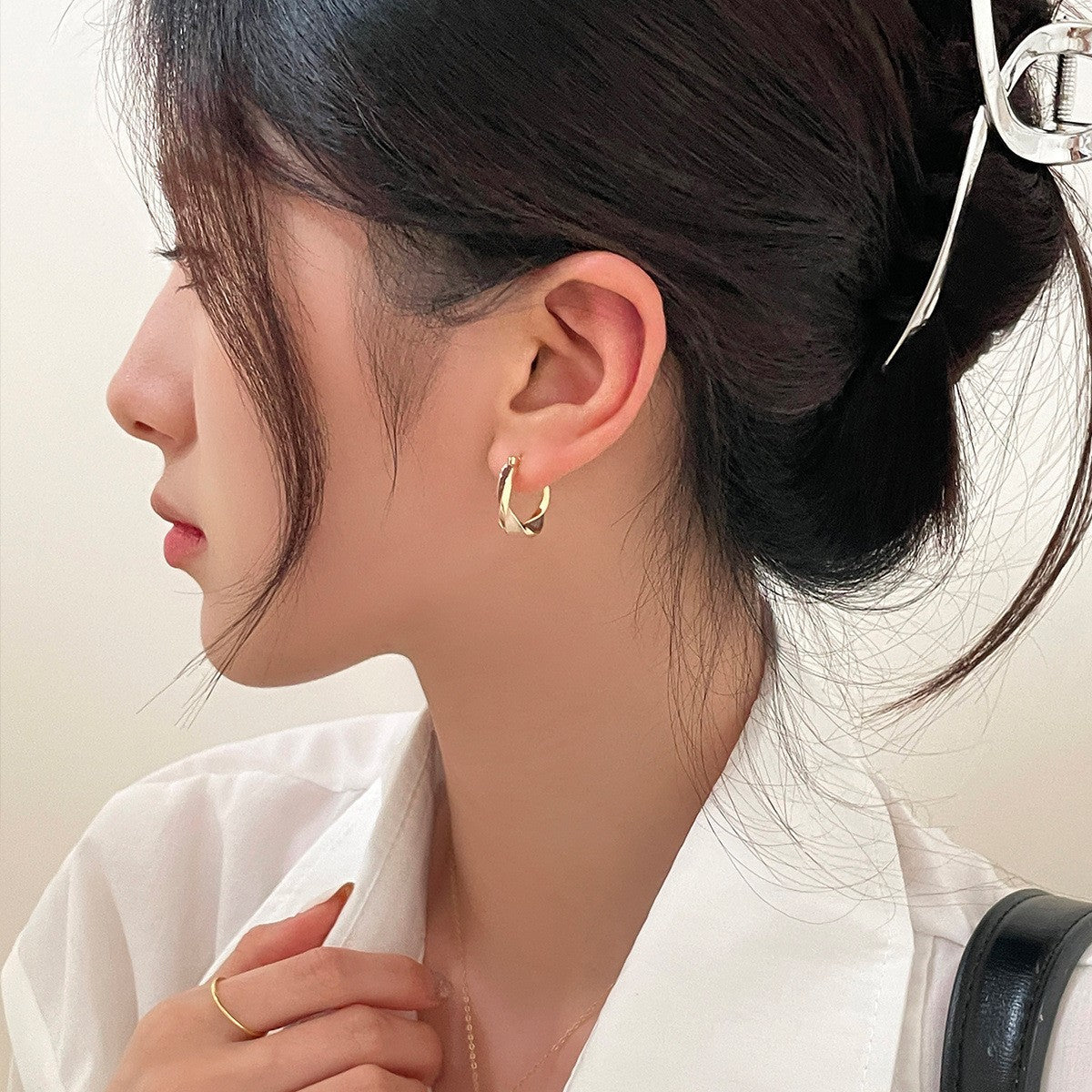 C廠-港風復古莫比烏斯滴釉耳環女小眾設計冷淡風銀針耳圈高級氣質耳扣「EH-3705」25.08-2