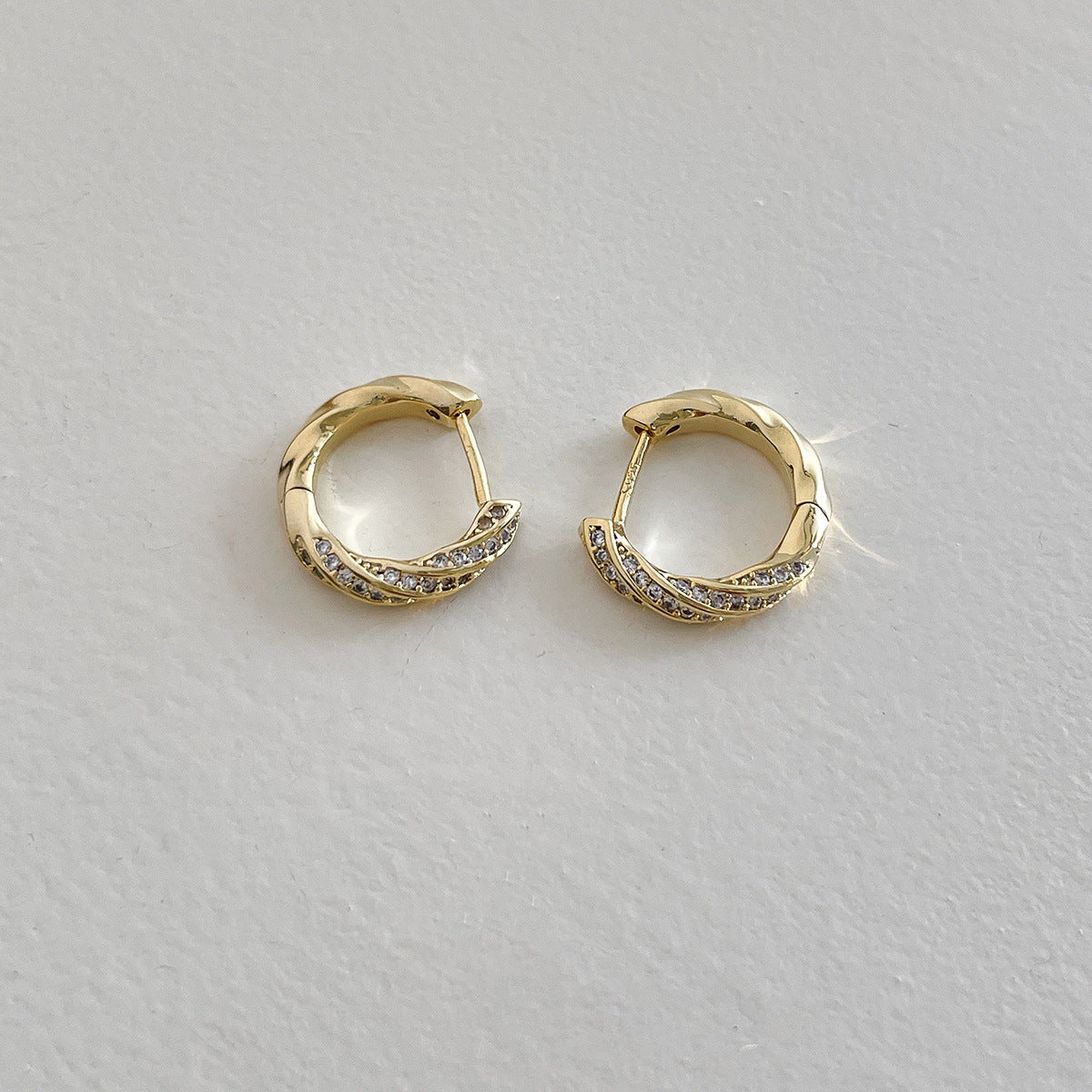 C廠-925銀針莫比烏斯鋯石耳環女輕奢新款百搭ins耳圈小眾設計氣質耳飾「EH-4194」25.10-3