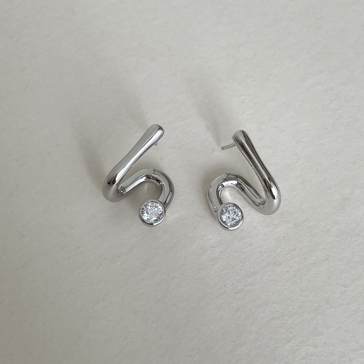 C廠-925銀針精緻曲線耳釘女輕奢小眾ins韓版鋯石耳環氣質通勤秋冬耳飾「EH-4049」25.10-5