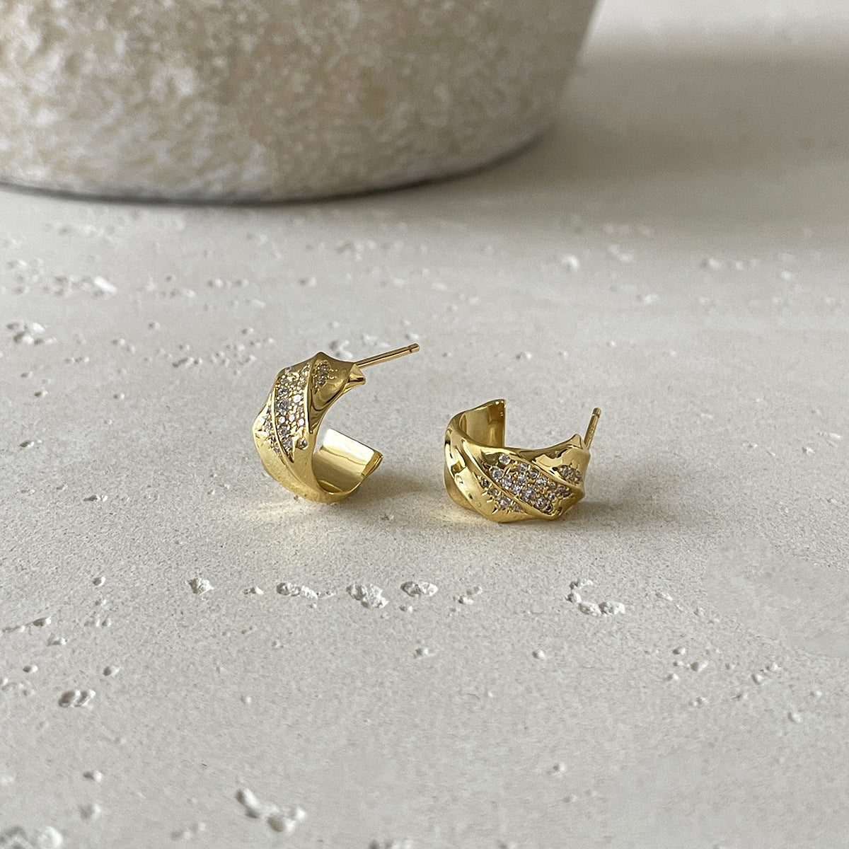 C廠-輕奢高級感鋯石耳釘女秋冬氣質時尚銀針半圓耳環日常百搭韓系耳飾「EH-4282」25.12-1