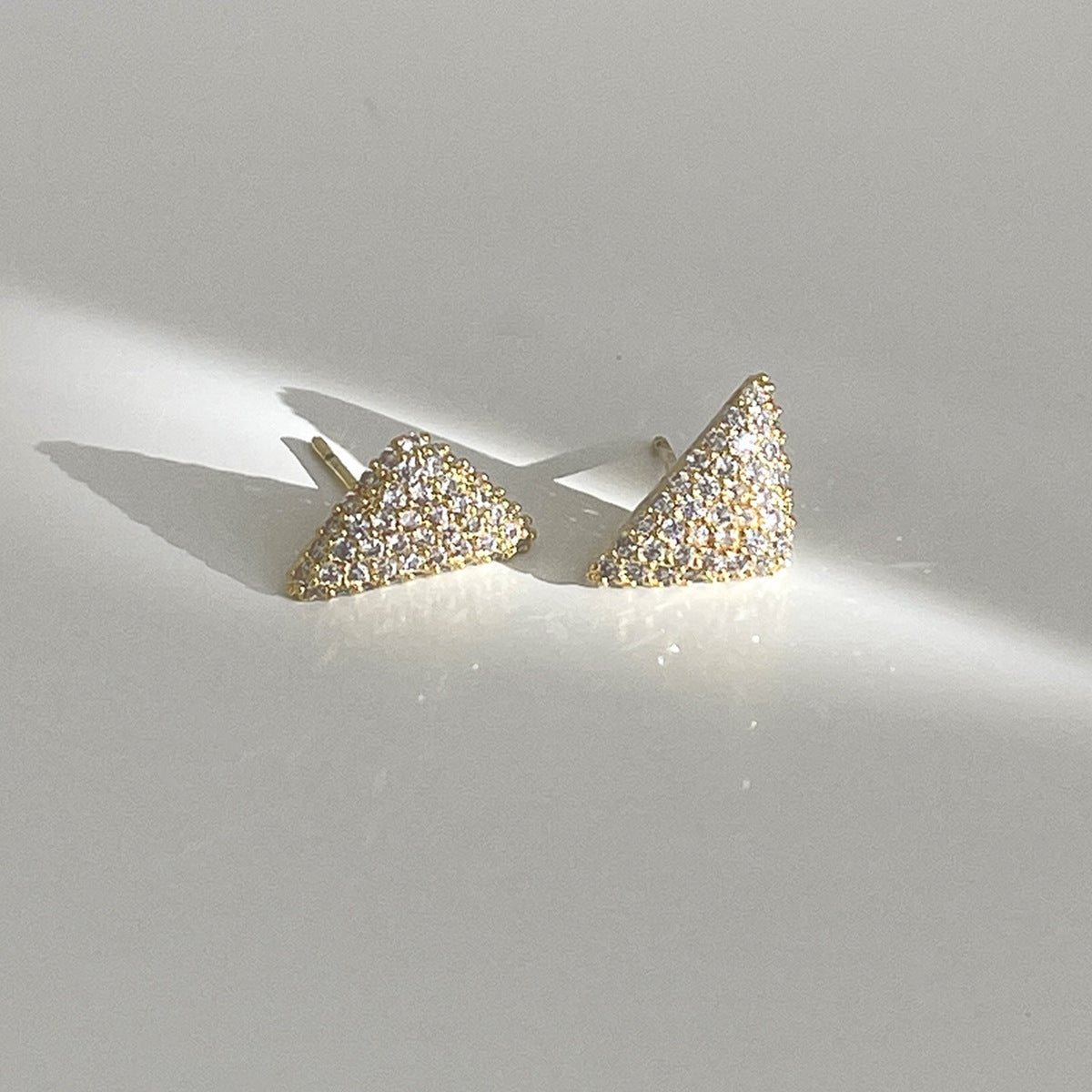 C廠-立體滿鋯石三角形氣質絕美耳釘女輕奢高級感精緻耳環時尚優雅耳飾「EH-4321」25.12-3