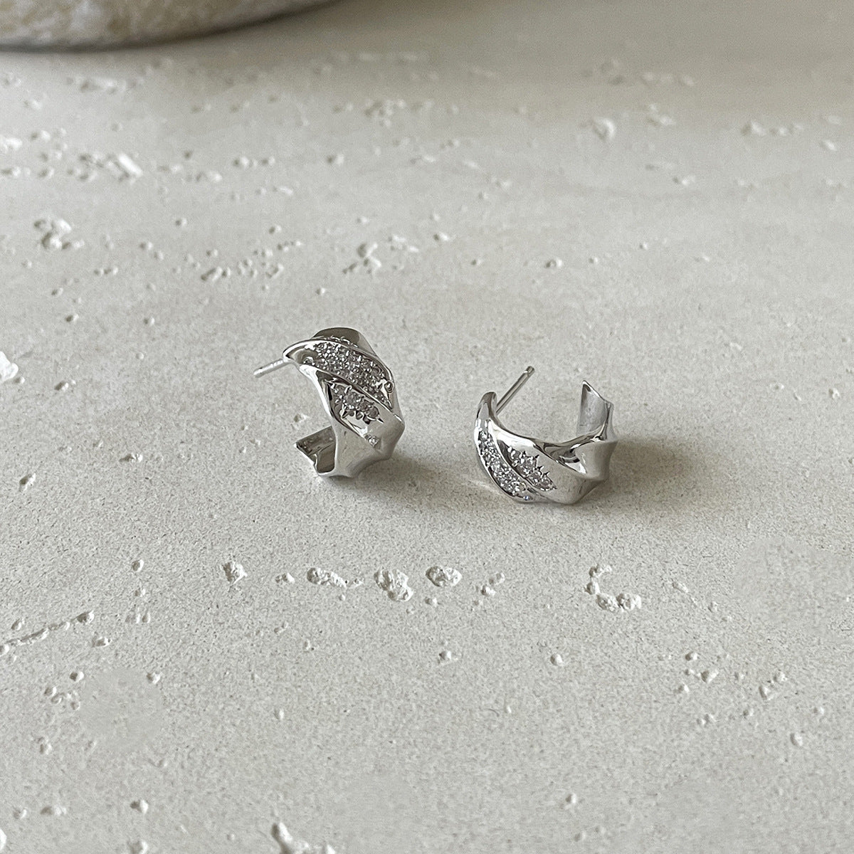 C廠-輕奢高級感鋯石耳釘女秋冬氣質時尚銀針半圓耳環日常百搭韓系耳飾「EH-4282」25.12-1