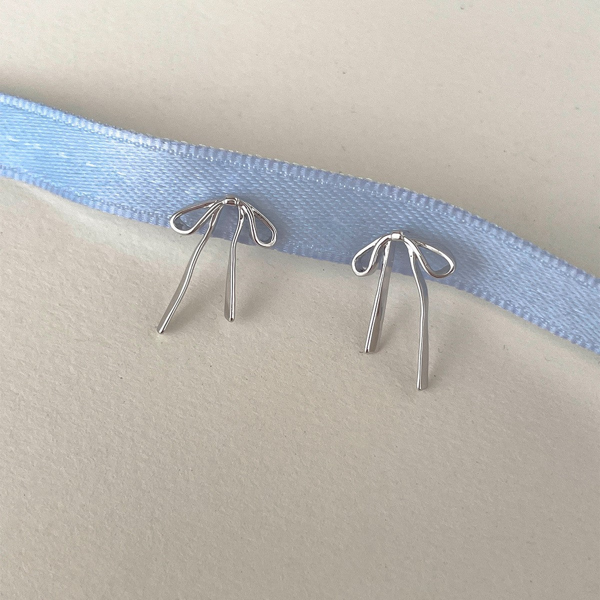 C廠-個性冷淡風蝴蝶結飄帶銀針耳釘女輕奢簡約設計氣質時尚百搭耳飾「EH-4290」25.12-1