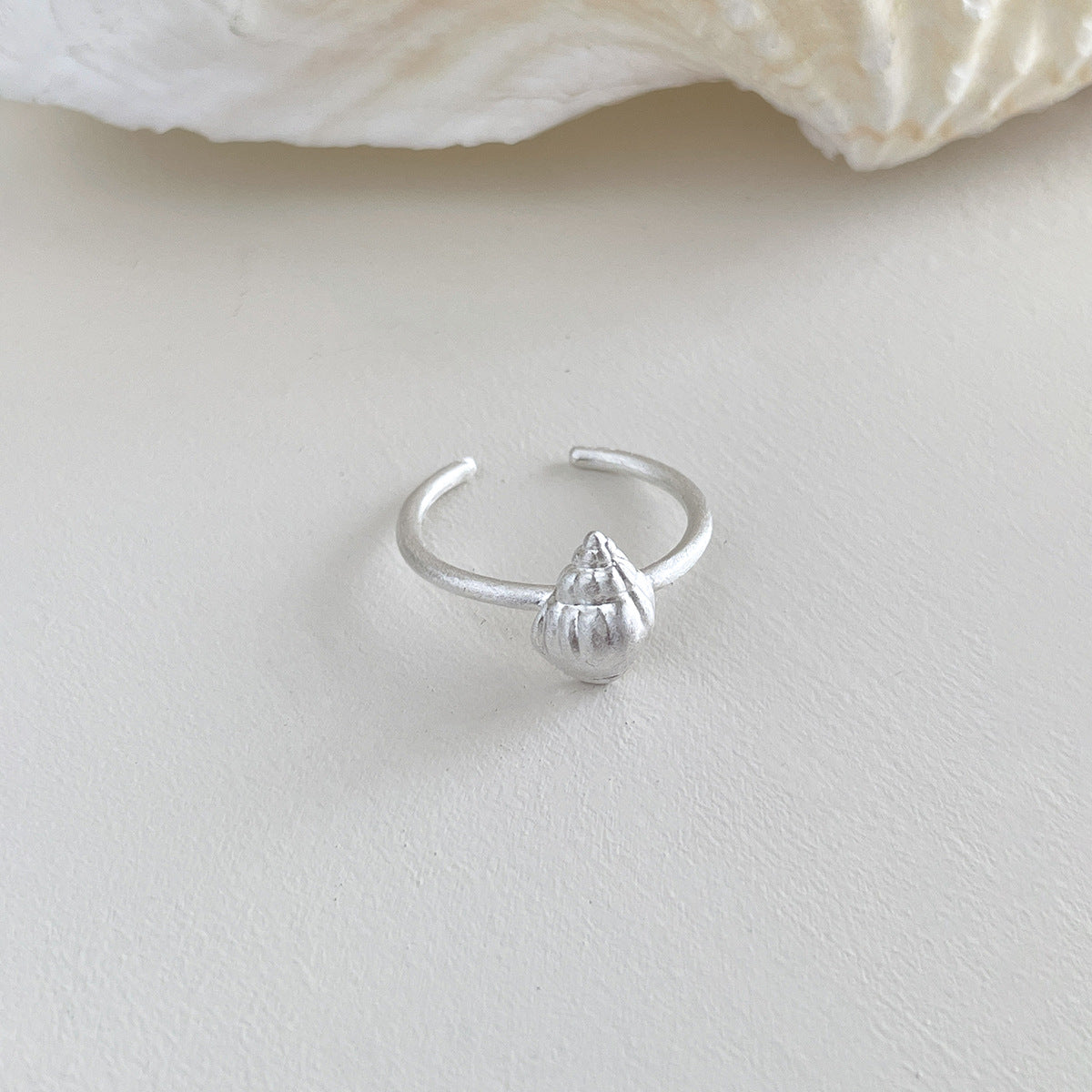 C廠-925純銀ins度假風海螺貝殼戒指女簡約精緻百搭高級感拉絲食指戒「JZ-0714」25.10-5