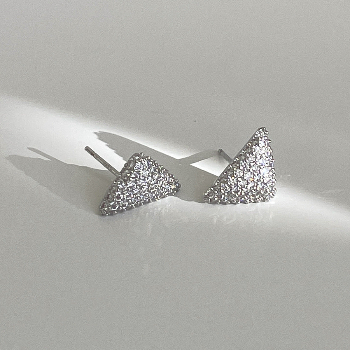 C廠-立體滿鋯石三角形氣質絕美耳釘女輕奢高級感精緻耳環時尚優雅耳飾「EH-4321」25.12-3