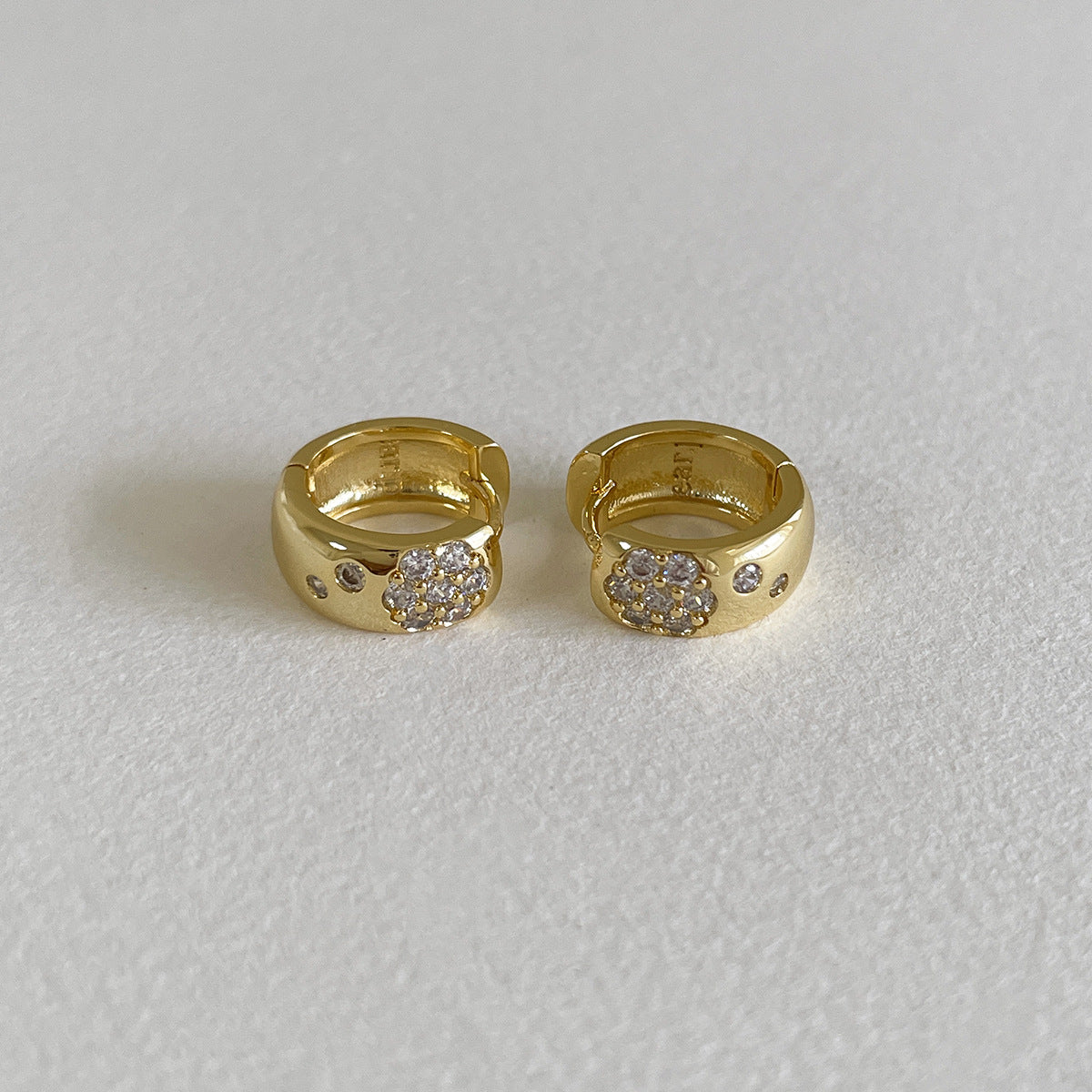 C廠-925銀針鋯石印花耳環女輕奢高級感秋冬氣質耳圈復古歐美字母耳飾「EH-4197」25.11-2