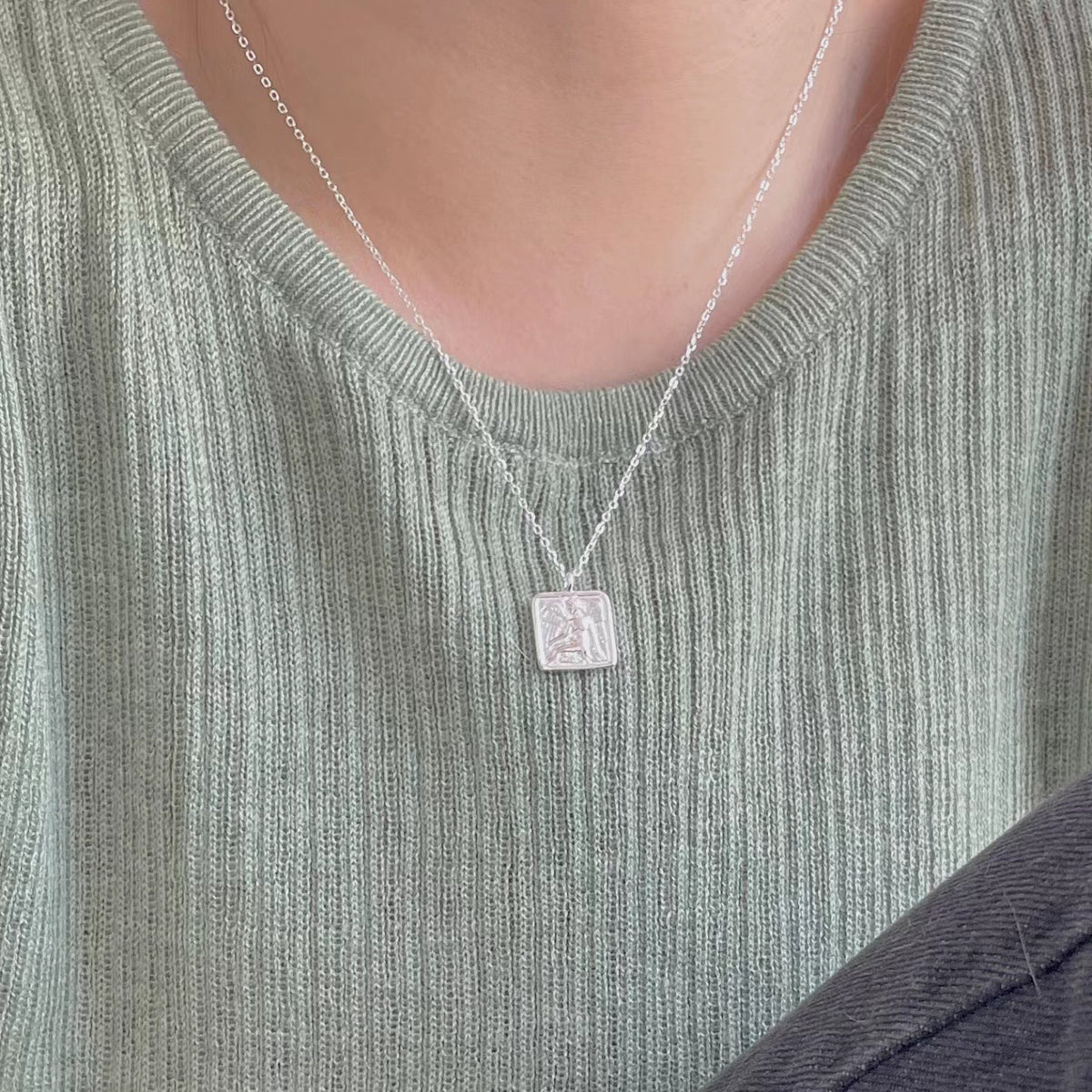F廠-歐美韓國韓版S925純銀項鍊復古 天使之翼方牌項鍊吊墜「B776」25.11-2