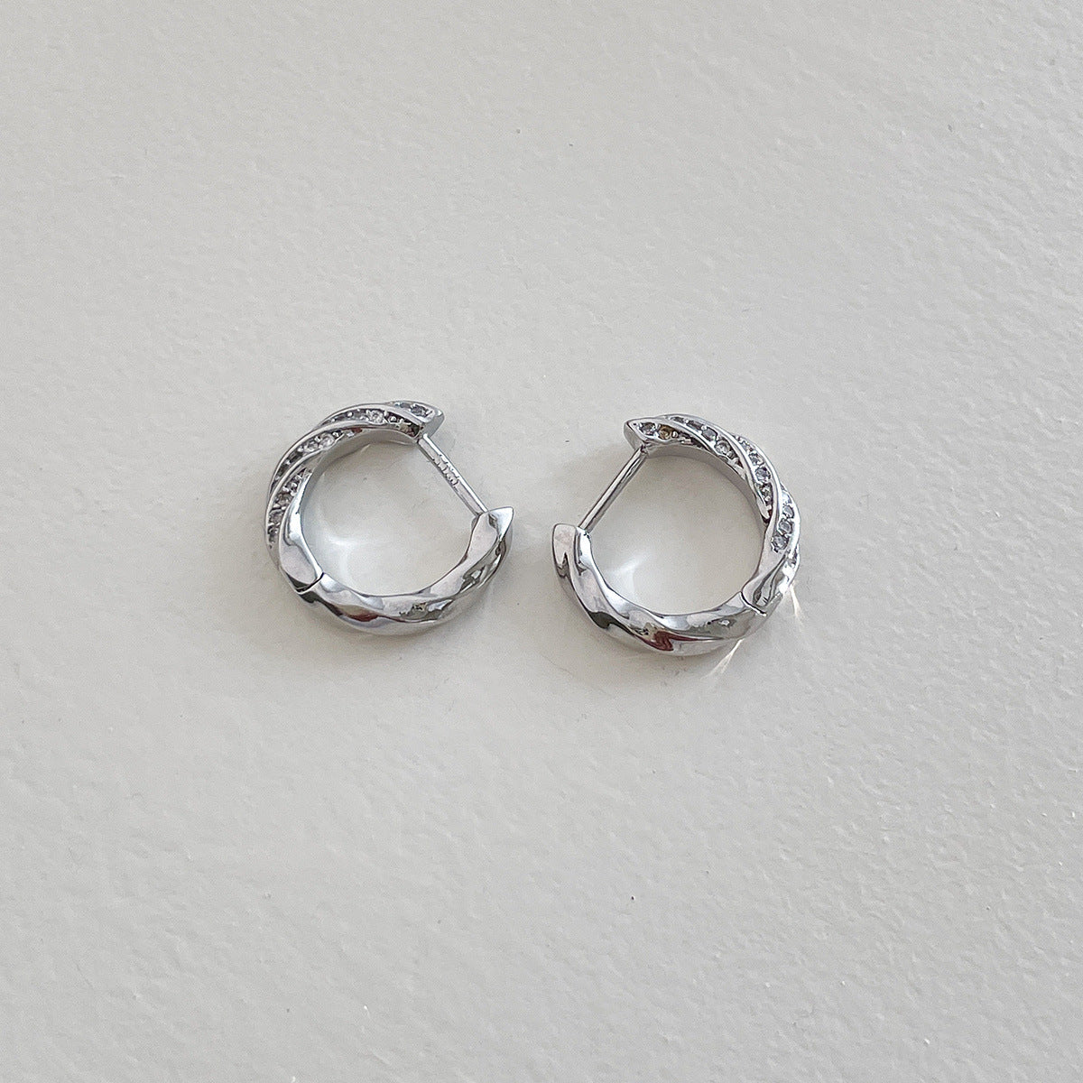 C廠-925銀針莫比烏斯鋯石耳環女輕奢新款百搭ins耳圈小眾設計氣質耳飾「EH-4194」25.10-3