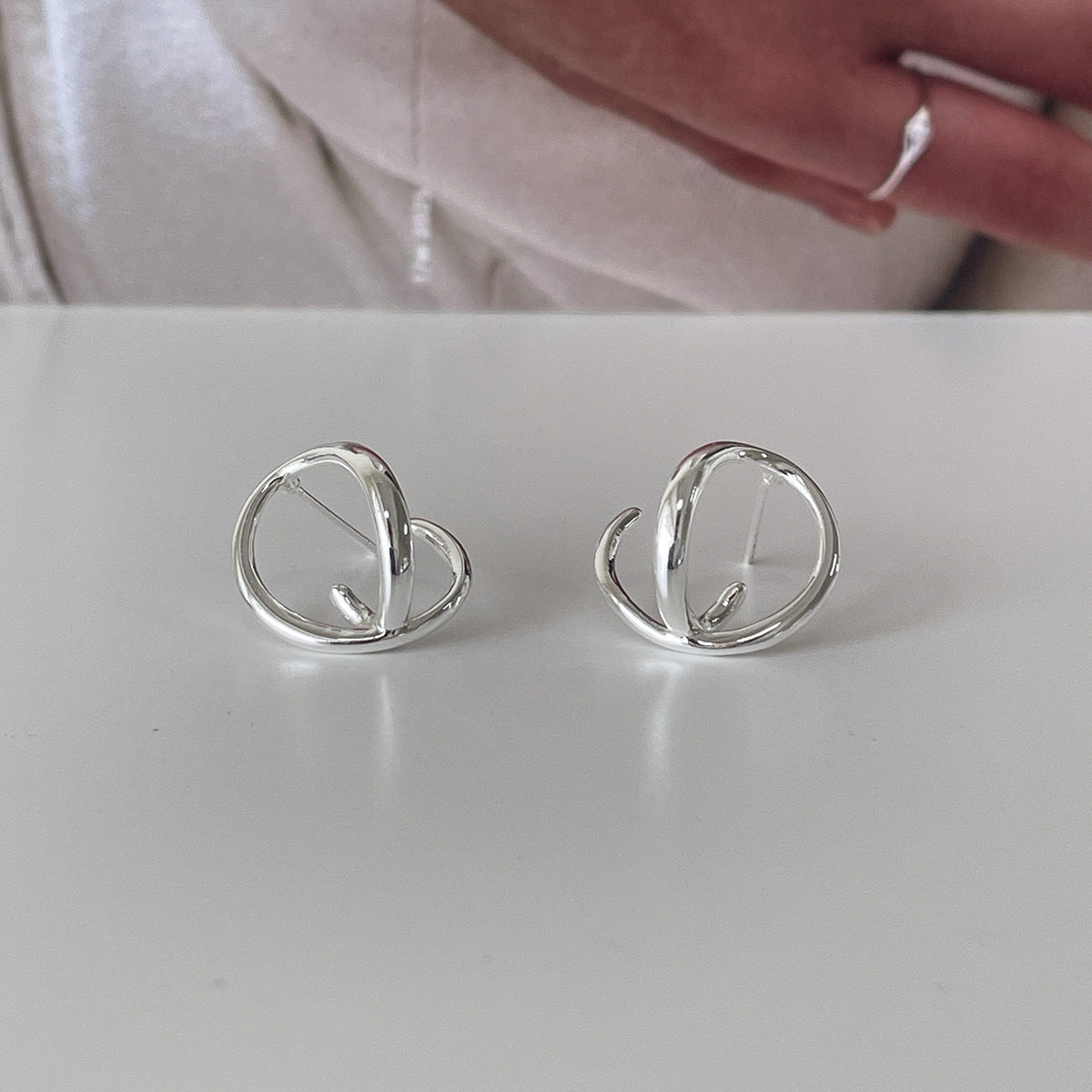 C廠-韓版幾何鏤空交織耳釘女ins小眾設計高級感素圈耳環不規則ins耳飾「EH-4410」25.12-1