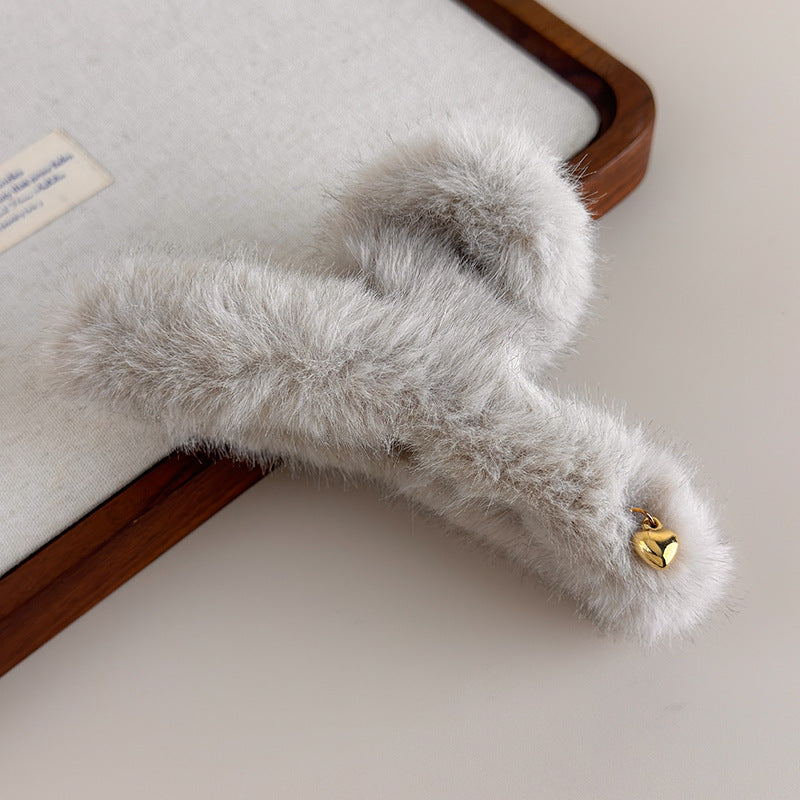 E廠-愛心毛絨頭髮抓夾鯊魚夾髮夾女高級感2025新款大號後腦勺夾子頭飾「26278」25.11-2