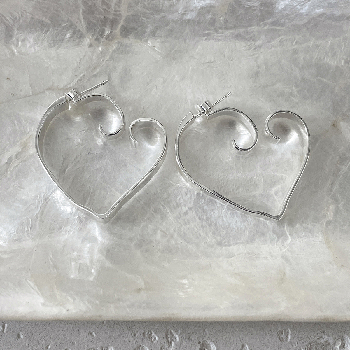 C廠-法式復古簡約愛心耳釘女小眾設計感百搭高級銀針耳環甜美秋冬耳圈「EH-4304」25.11-4