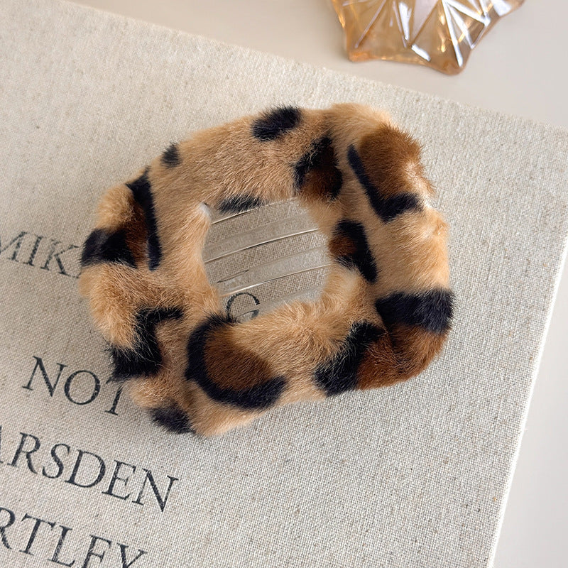 E廠-秋冬橢圓毛絨髮夾女後腦勺高級感毛毛鯊魚夾大號盤髮量多豹紋夾子「26154」25.11-1