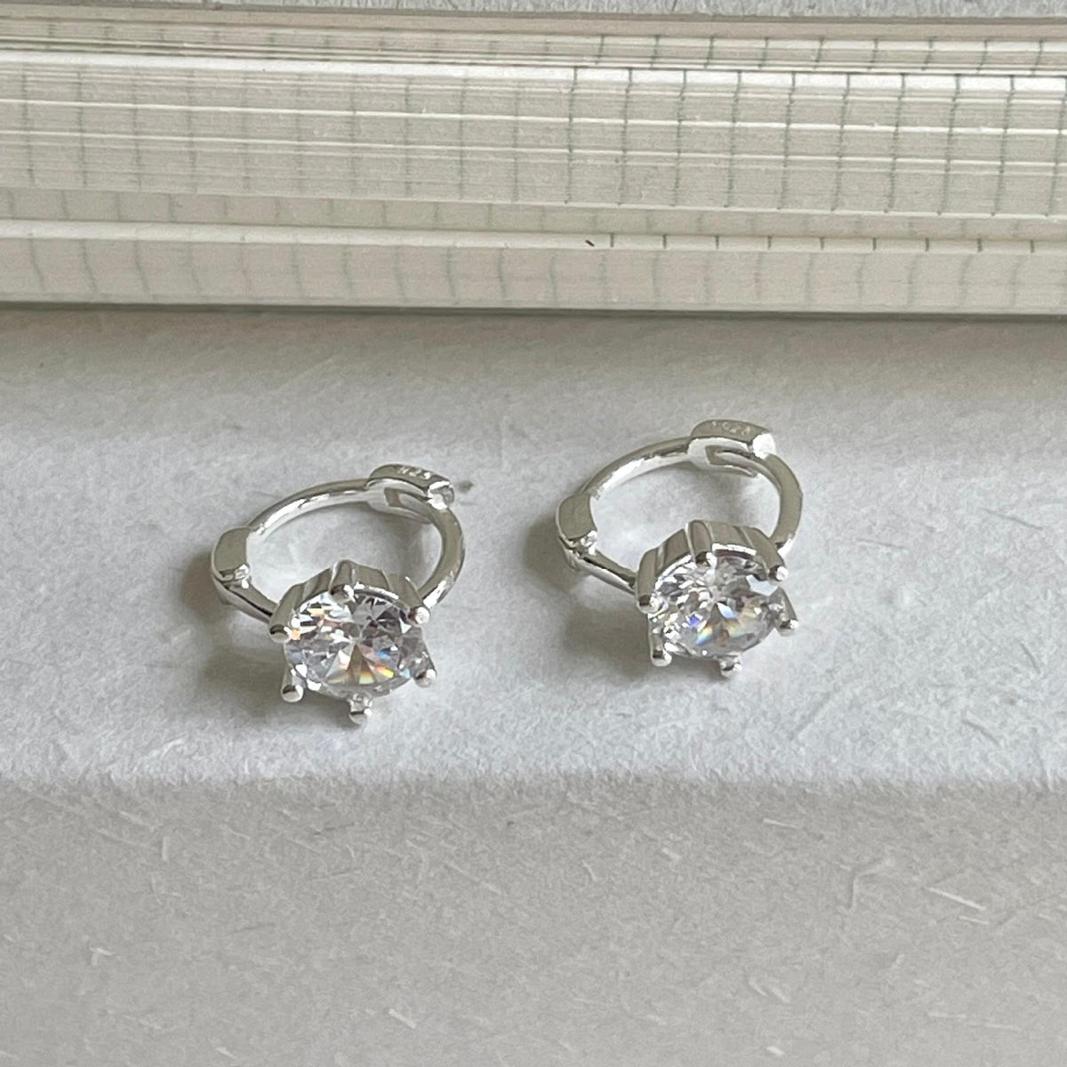 F廠-韓國韓版925純銀六爪鋯石耳扣耳釘女簡約時尚ins風耳環「C1420」25.11-3