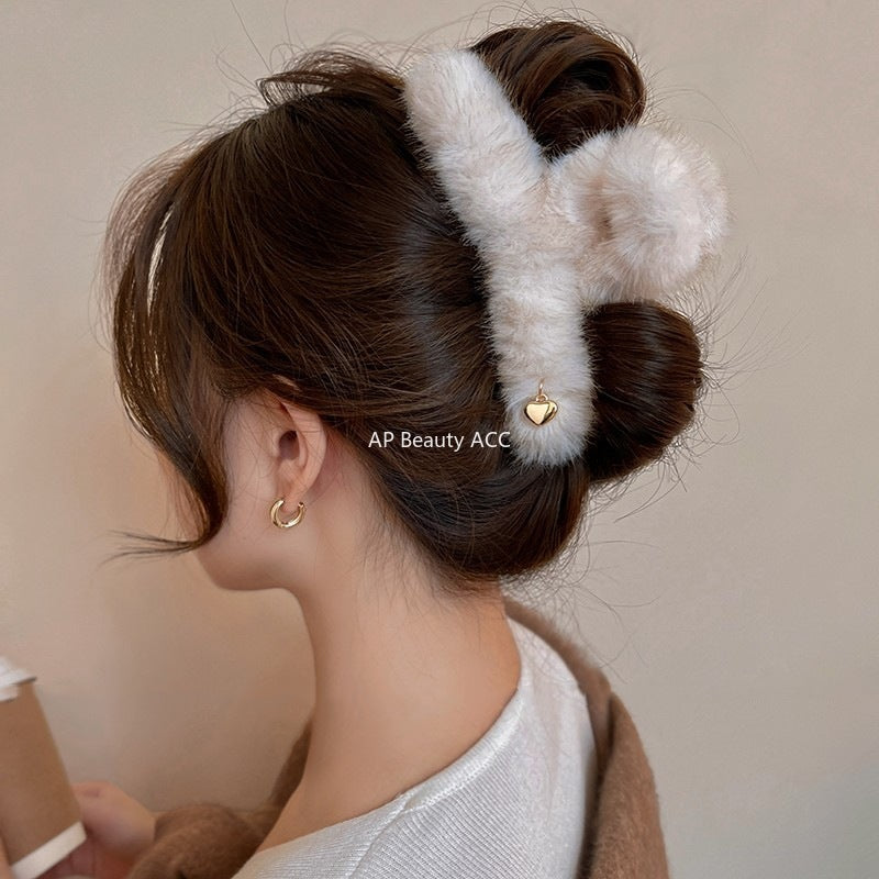 E廠-愛心毛絨頭髮抓夾鯊魚夾髮夾女高級感2025新款大號後腦勺夾子頭飾「26278」25.11-2