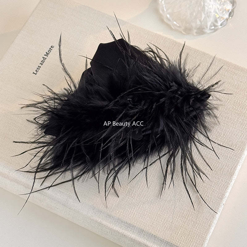 E廠-黑色羽毛緞面三角抓夾頭飾女高級感2025新款飽滿後腦勺鯊魚髮夾子「27785」25.12-2
