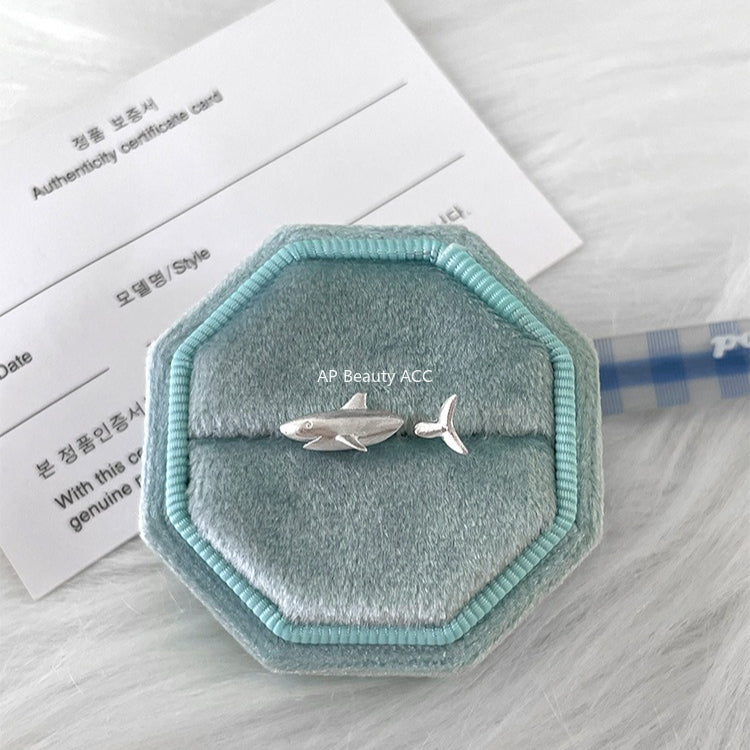 C廠-小眾設計冷淡風不對稱鯊魚耳釘女高級感酷颯可愛風銀針耳環新耳飾「EH-4141」25.11-2