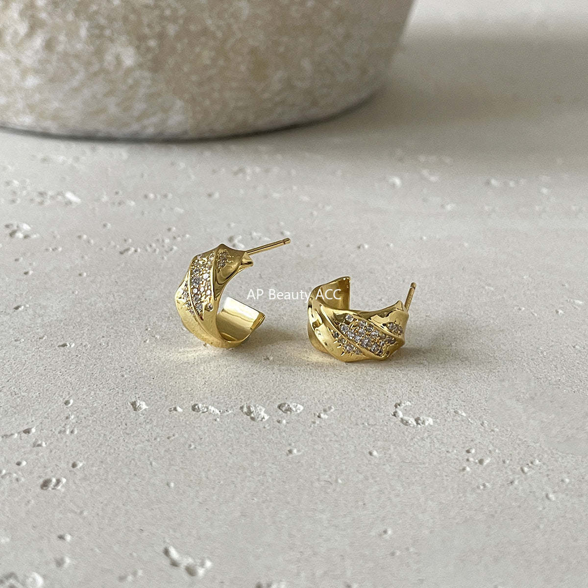 C廠-輕奢高級感鋯石耳釘女秋冬氣質時尚銀針半圓耳環日常百搭韓系耳飾「EH-4282」25.12-1