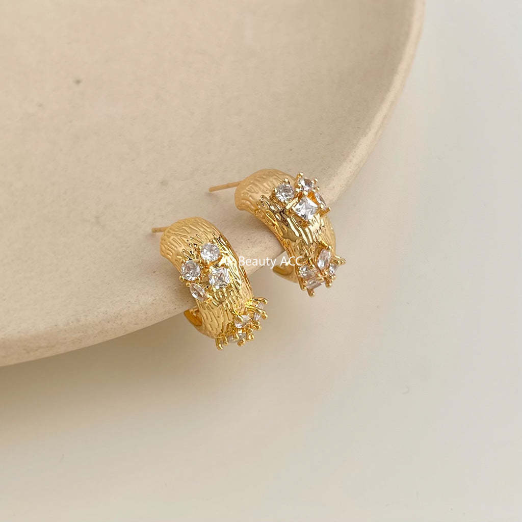 A廠-時尚高級感鑲嵌鋯石925銀針半圓幾何老錢風 新款耳飾工廠耳環「7103」25.11-3