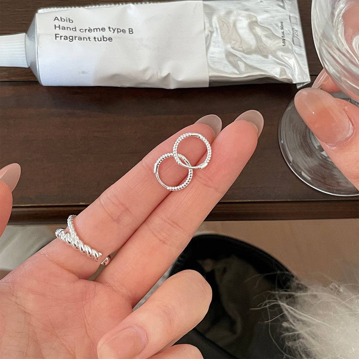 C廠-925銀針素圈麻花耳環女簡約高級感韓系風耳圈時尚百搭精緻耳飾「EH-3577」25.05-5