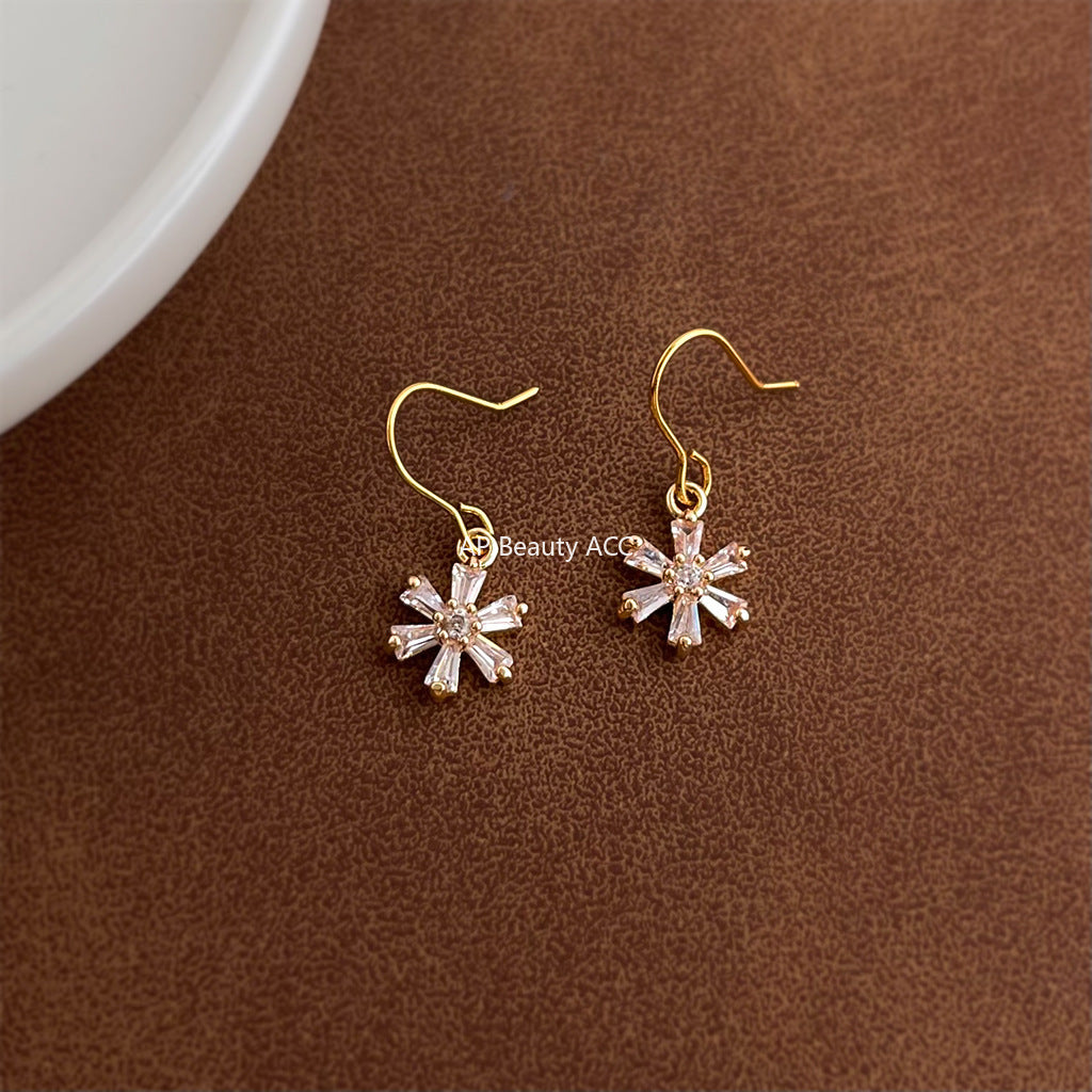 A廠-微鑲鋯石簡約小雪花極簡主義新款工廠耳環清新甜美小巧耳環飾品女「7061」25.11-2