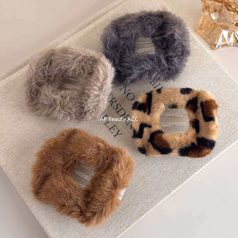 E廠-秋冬橢圓毛絨髮夾女後腦勺高級感毛毛鯊魚夾大號盤髮量多豹紋夾子「26154」25.11-1