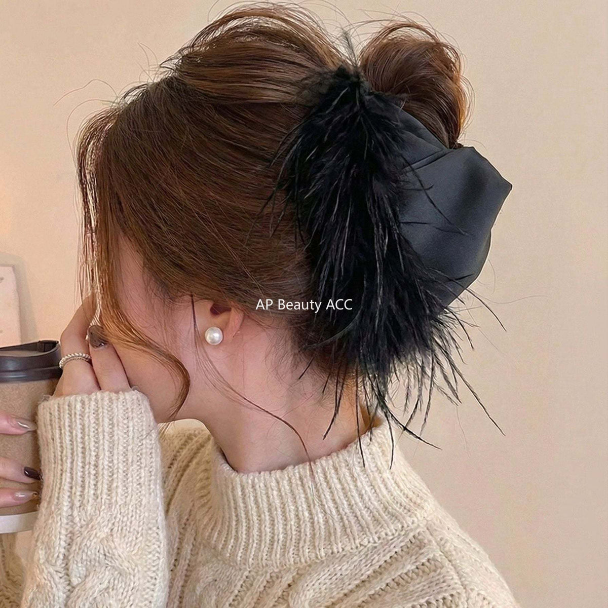 E廠-黑色羽毛緞面三角抓夾頭飾女高級感2025新款飽滿後腦勺鯊魚髮夾子「27785」25.12-2