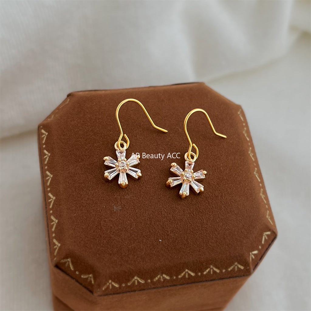 A廠-微鑲鋯石簡約小雪花極簡主義新款工廠耳環清新甜美小巧耳環飾品女「7061」25.11-2