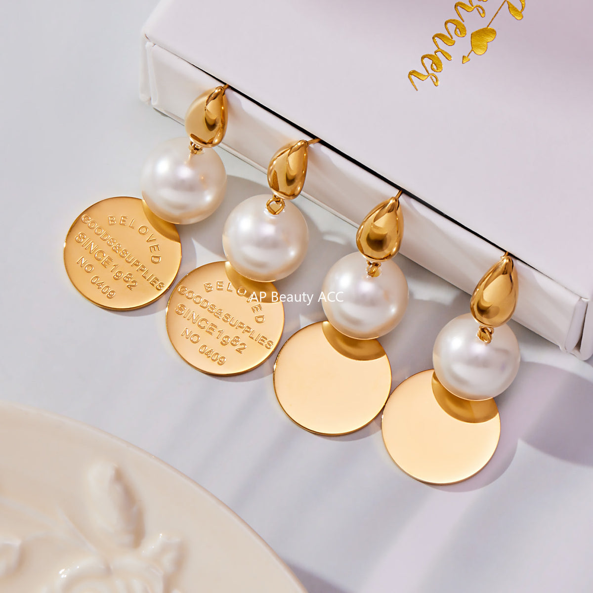 B廠-法式小眾氣質圓牌字母吊墜耳環大膠珍珠飾品不鏽鋼18K鍍金「F860-F861」25.11-1