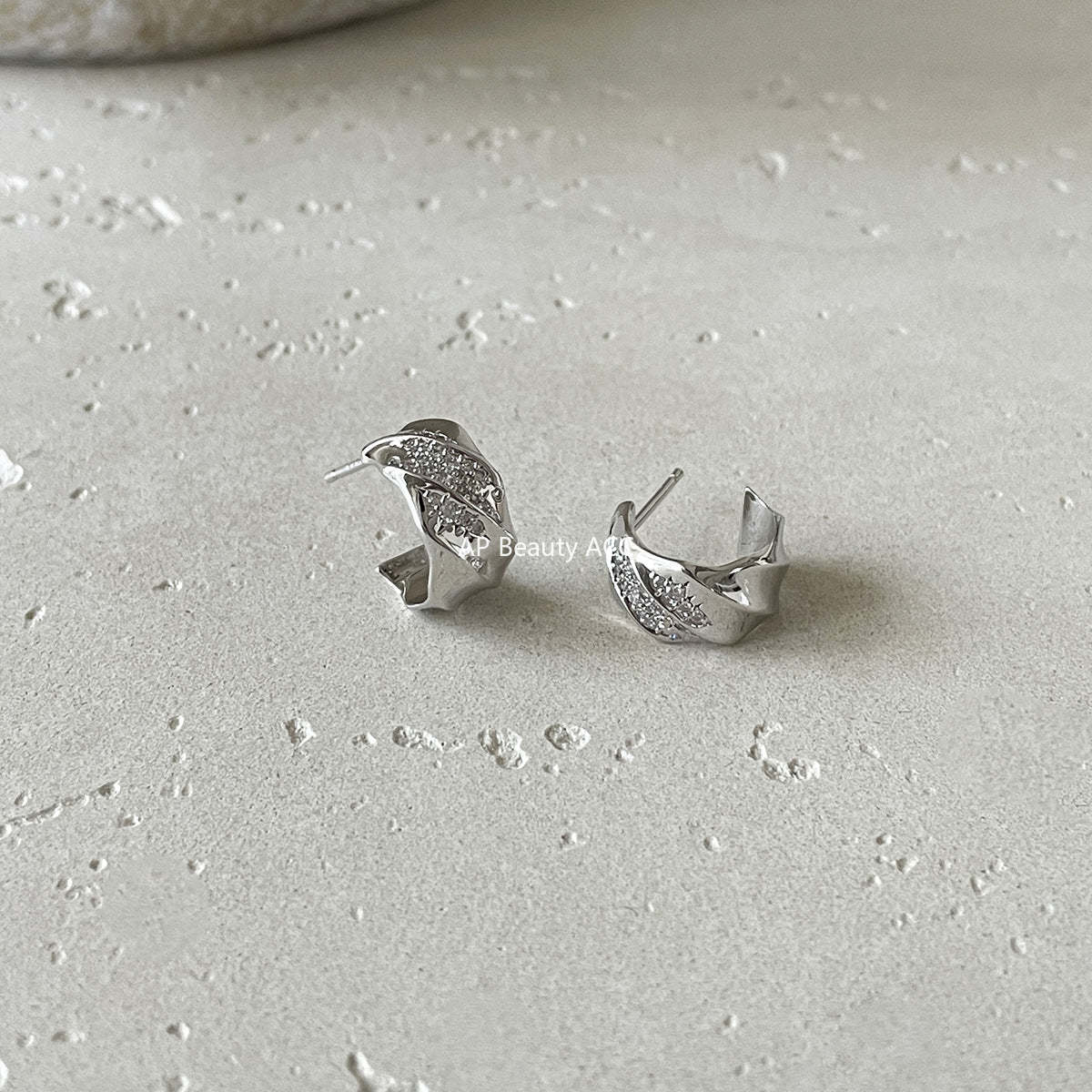 C廠-輕奢高級感鋯石耳釘女秋冬氣質時尚銀針半圓耳環日常百搭韓系耳飾「EH-4282」25.12-1