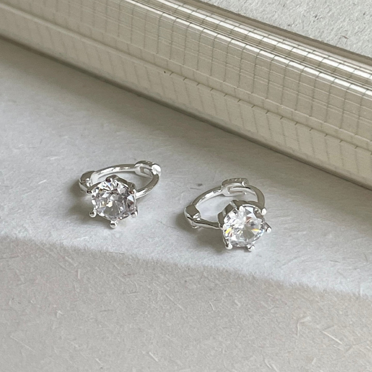 F廠-韓國韓版925純銀六爪鋯石耳扣耳釘女簡約時尚ins風耳環「C1420」25.11-3