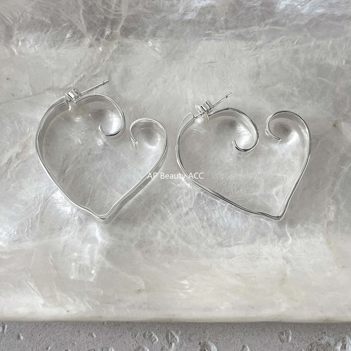 C廠-法式復古簡約愛心耳釘女小眾設計感百搭高級銀針耳環甜美秋冬耳圈「EH-4304」25.11-4