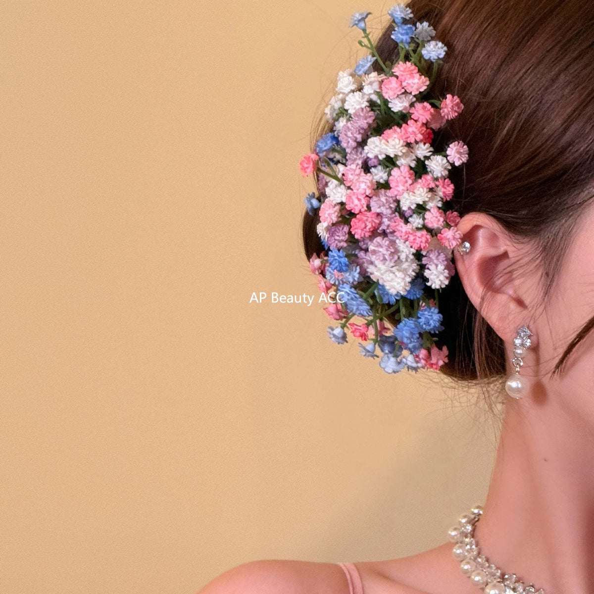 E廠-劉亦菲同款滿天星花朵鴨嘴夾髮卡仿真花朵髮夾新娘氛圍感拍照髮飾「27642」25.11-1