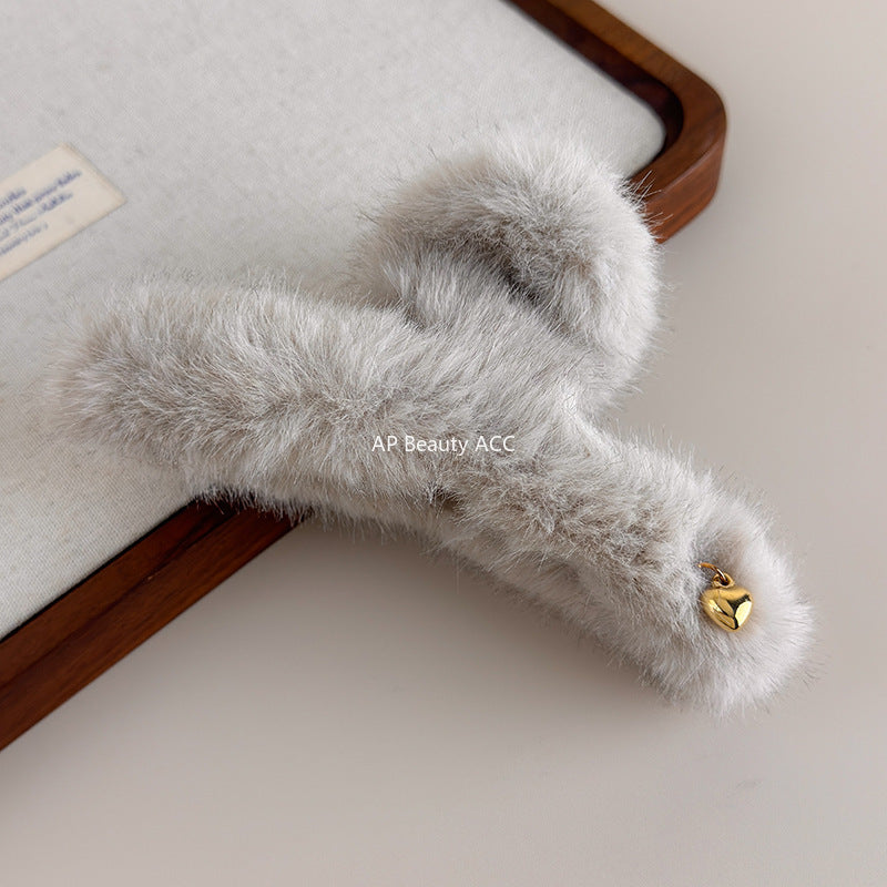 E廠-愛心毛絨頭髮抓夾鯊魚夾髮夾女高級感2025新款大號後腦勺夾子頭飾「26278」25.11-2