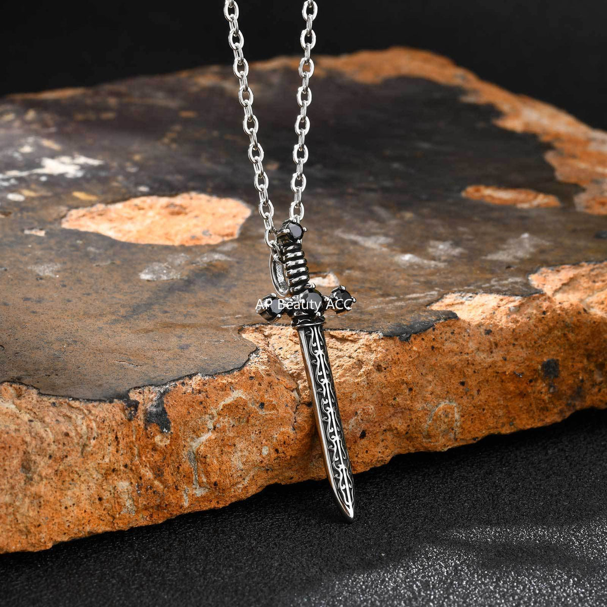 G廠-爆款不鏽鋼黑鋯石花紋劍吊墜鋼色「PN-2246」25.10-5