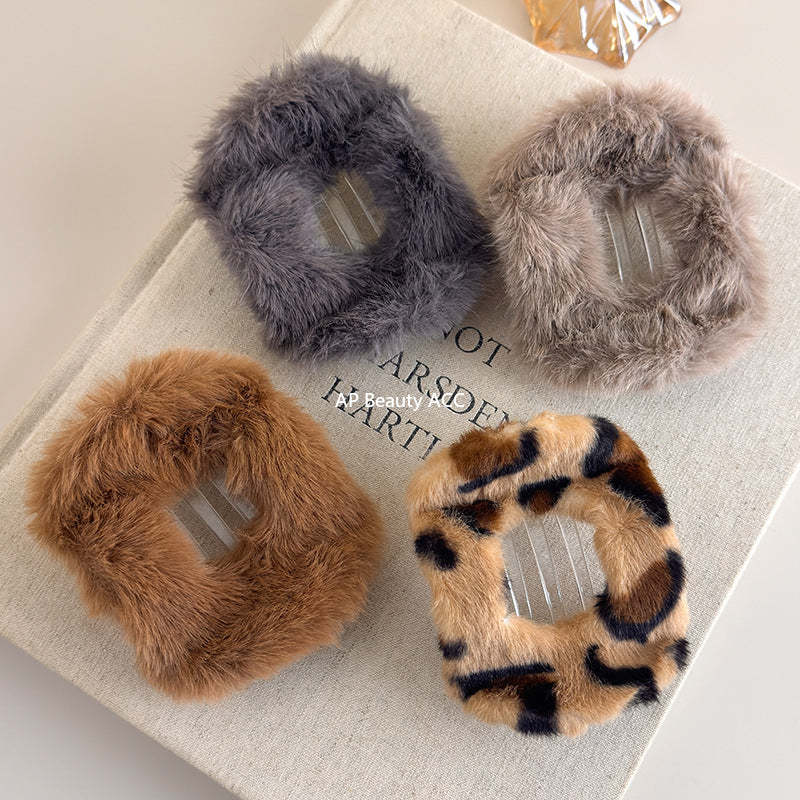 E廠-秋冬橢圓毛絨髮夾女後腦勺高級感毛毛鯊魚夾大號盤髮量多豹紋夾子「26154」25.11-1