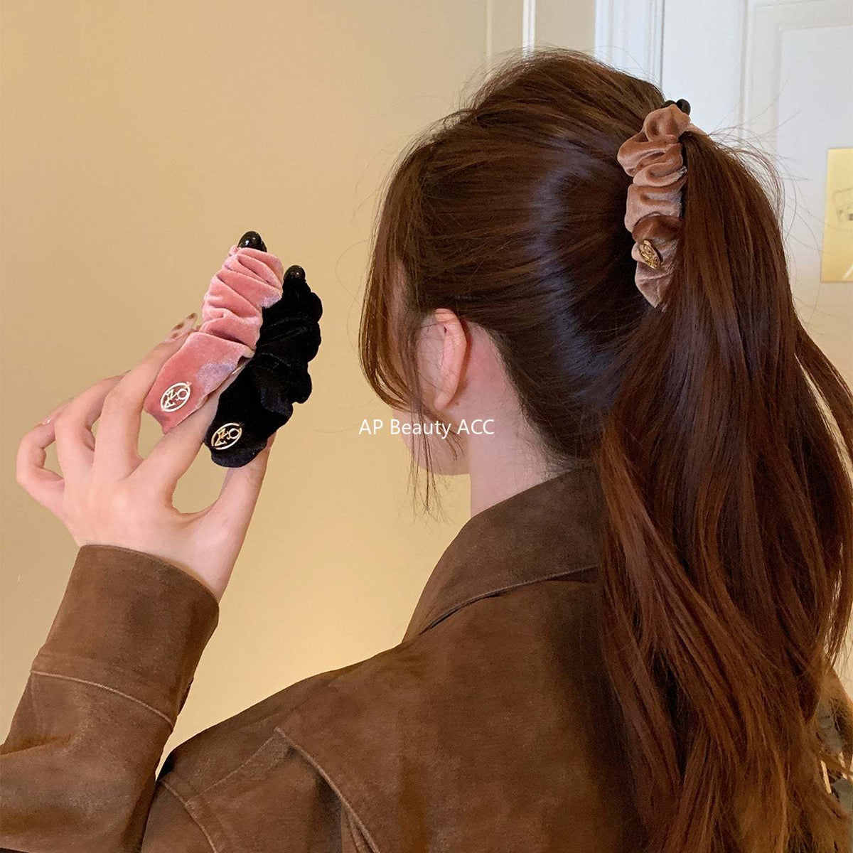 E廠-韓系褶皺絲絨香蕉夾女後腦勺髮夾馬尾竪夾氣質髮飾半扎髮抓夾頭飾「27709」25.11-3