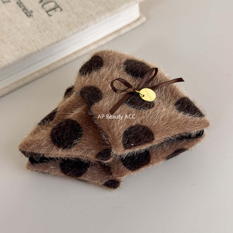 E廠-波點毛絨三角抓夾女鯊魚夾2025新款高級感後腦勺大號髮夾秋冬髮飾「27615」25.10-5