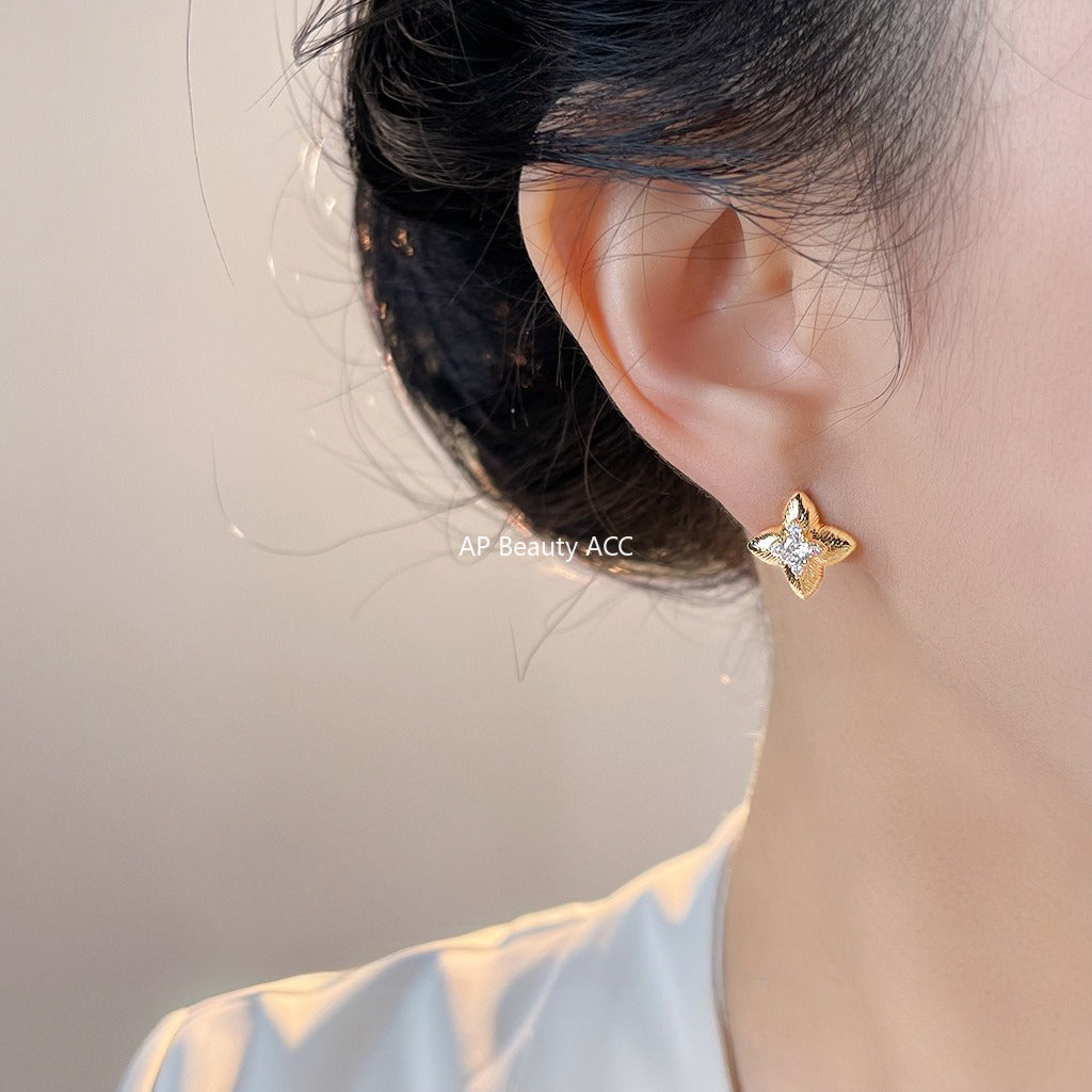 A廠-老錢風時尚高級感微鑲鋯石925銀針鍍14K通勤簡約芒星耳釘「7075」25.11-2